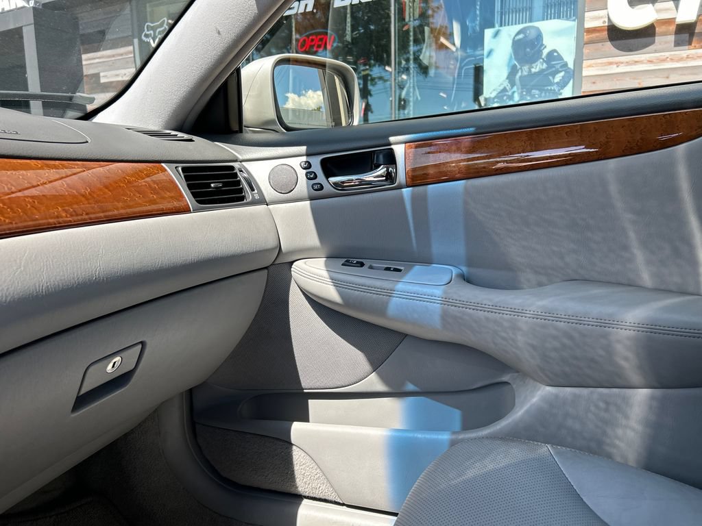 Used 2005 Lexus ES 330 FWD image 19