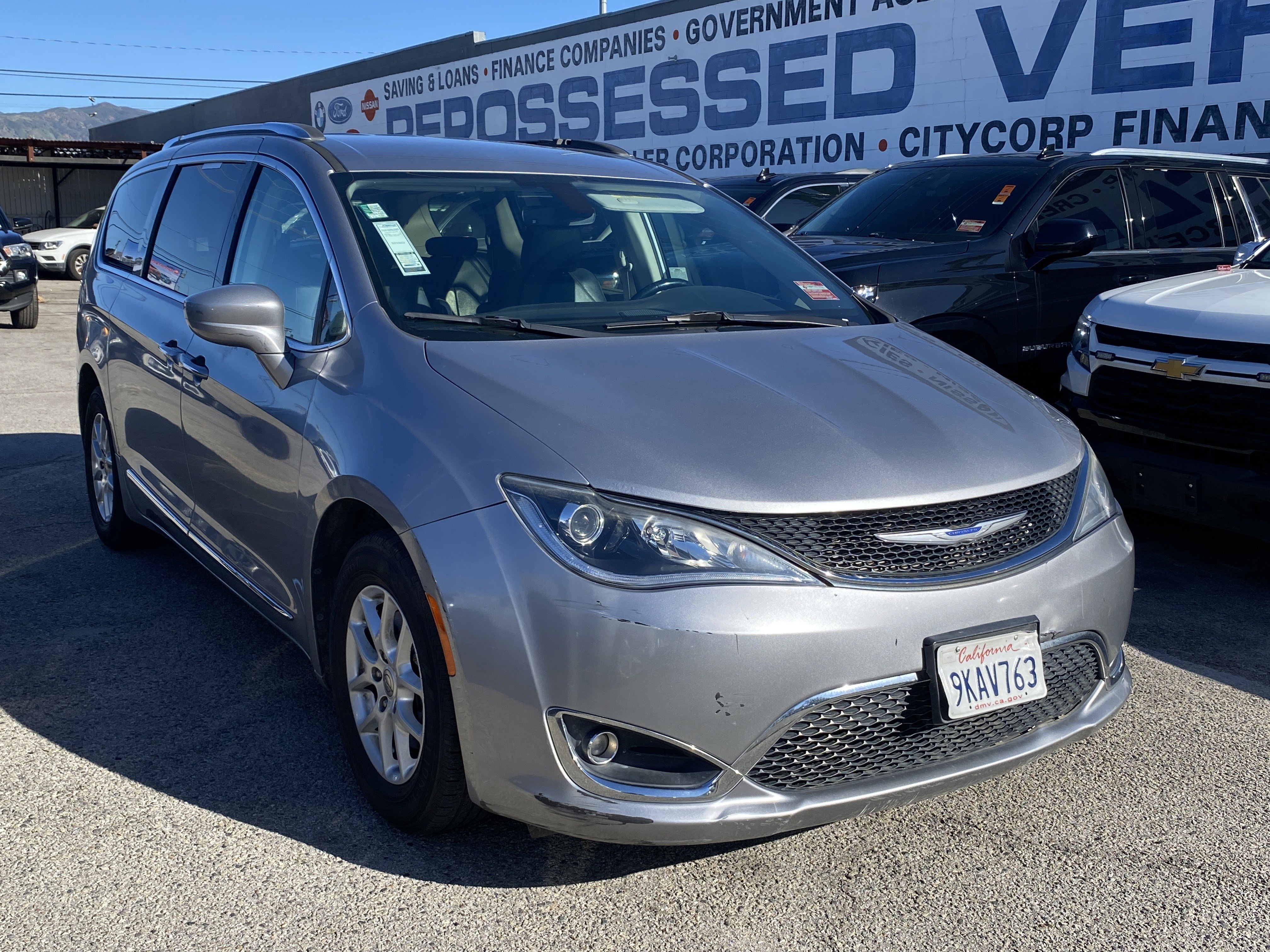 Used 2020 Chrysler Pacifica Touring-L image 6