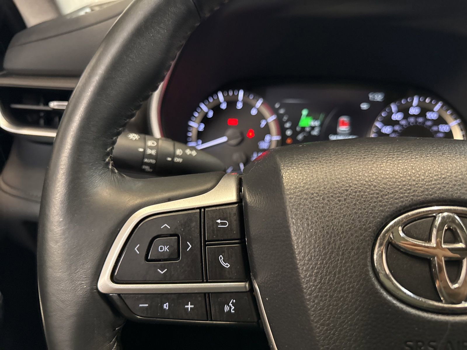 Used 2023 Toyota Highlander XLE image 39