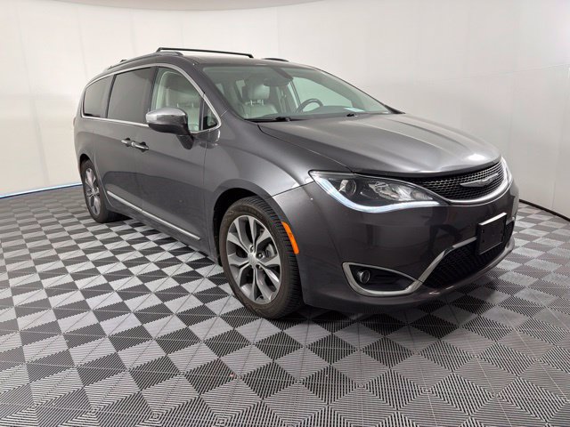 Used 2017 Chrysler Pacifica Limited FWD image 4