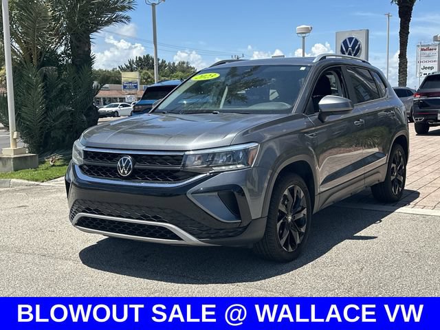 Certified 2023 Volkswagen Taos SE w/ Panoramic Sunroof Package FWD image 2