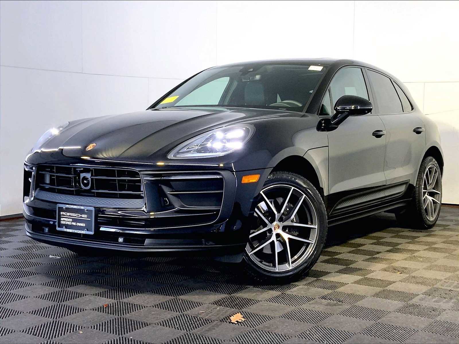 Certified 2025 Porsche Macan image 1