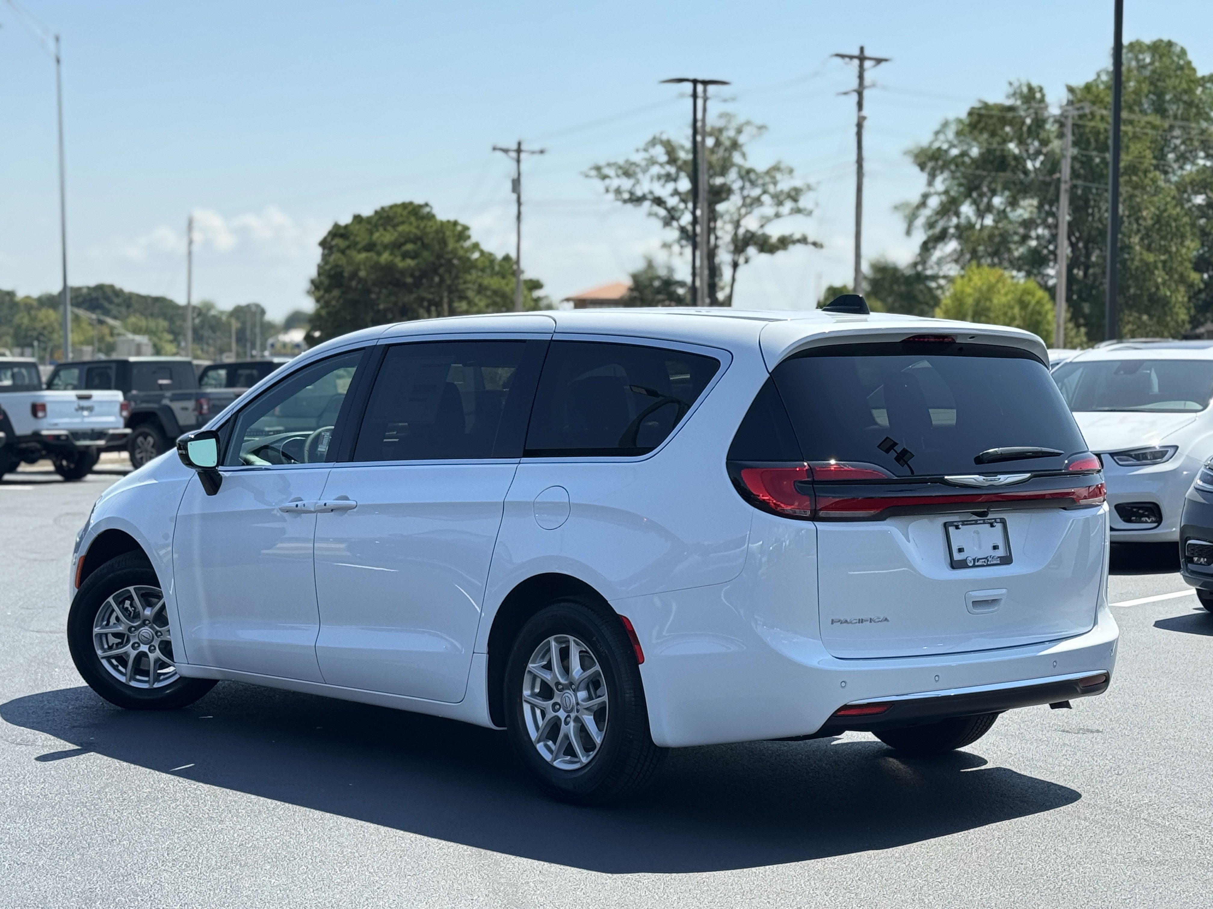 New 2026 Chrysler Pacifica Select image 6