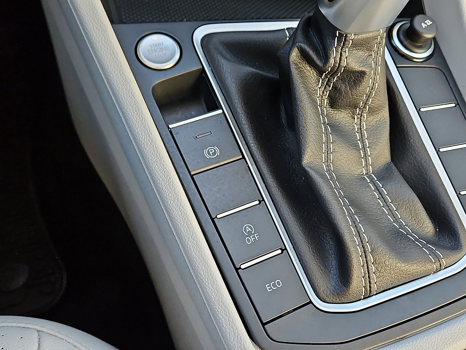 Certified 2024 Volkswagen Jetta SE image 19