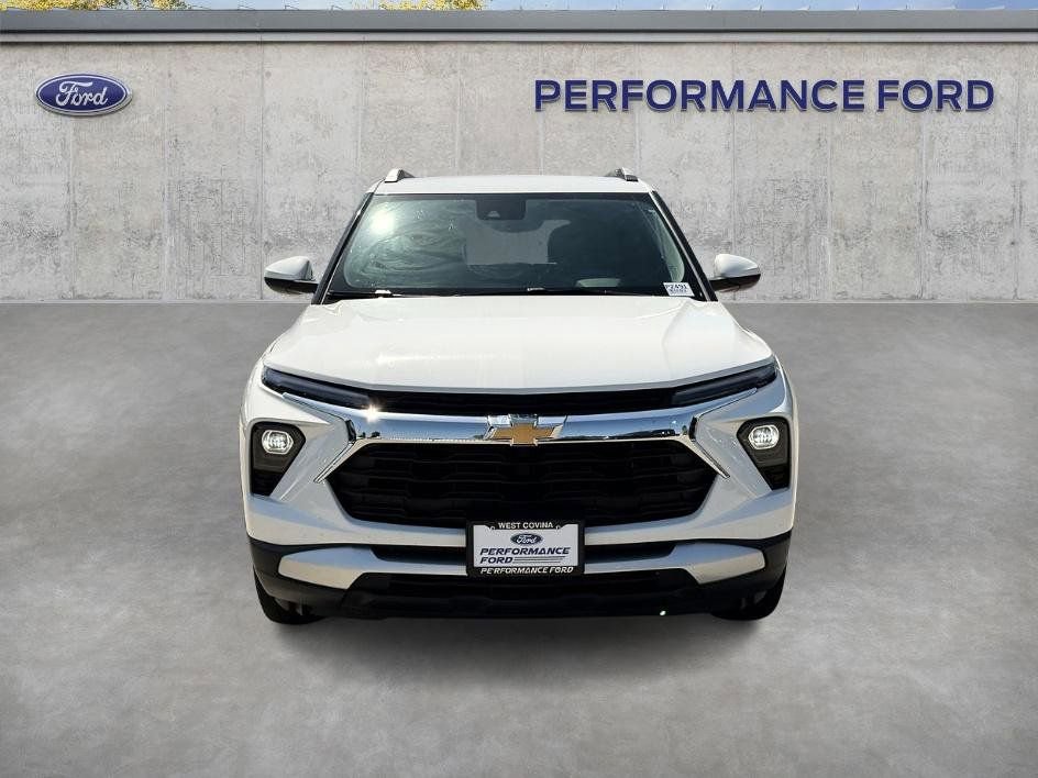 Used 2025 Chevrolet TrailBlazer LT AWD/4WD image 3
