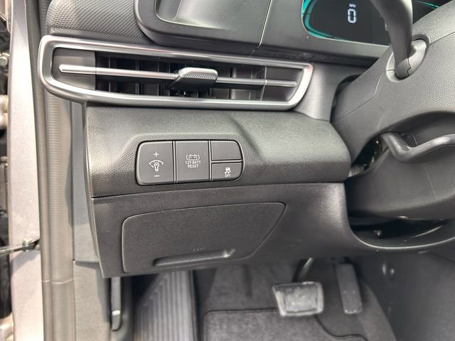 New 2025 Hyundai Elantra Blue image 18