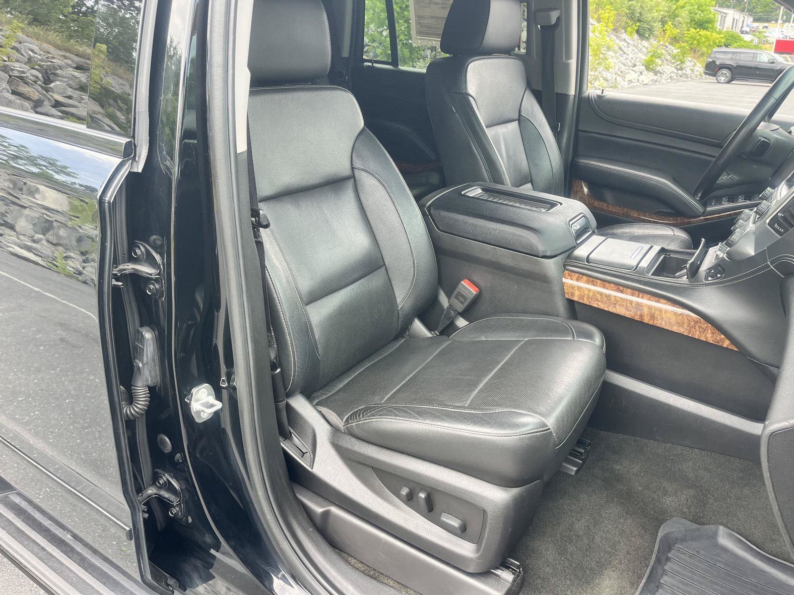 Used 2018 Chevrolet Tahoe Premier AWD/4WD image 28