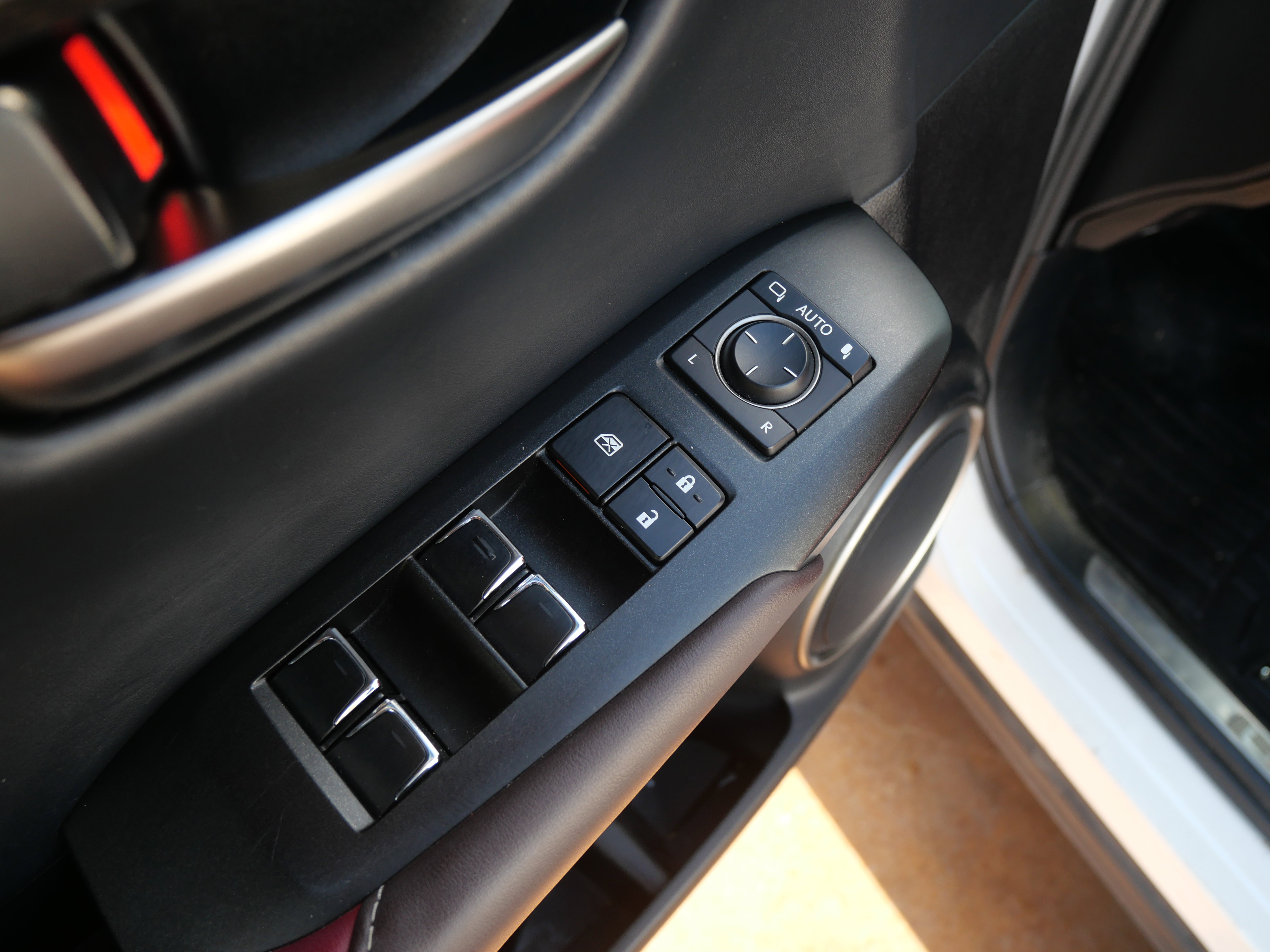 Used 2018 Lexus NX 300 FWD image 7