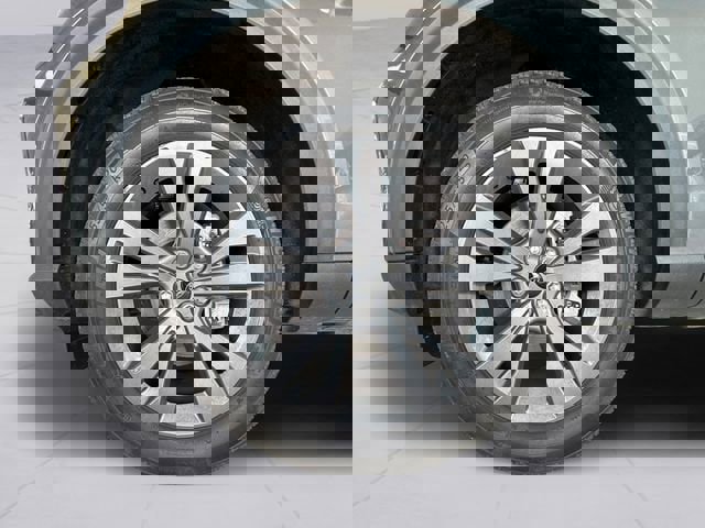 Used 2023 Ford Explorer XLT w/ Equipment Group 202A image 9