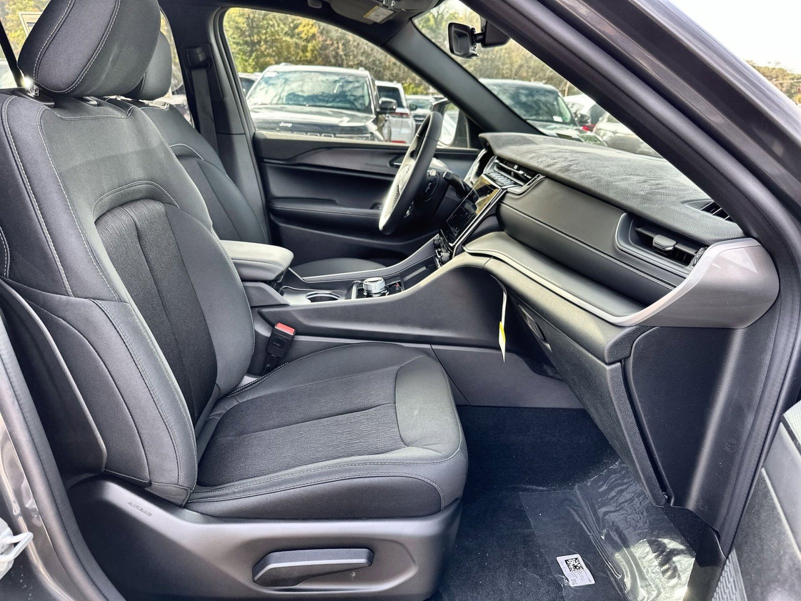 New 2025 Jeep Grand Cherokee Laredo X w/ Luxury Tech Group I image 26