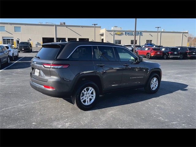 Used 2025 Jeep Grand Cherokee Laredo image 8