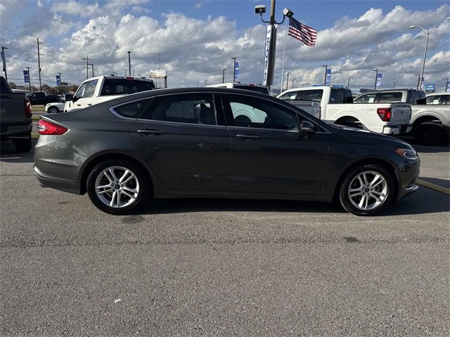 Used 2018 Ford Fusion SE image 4