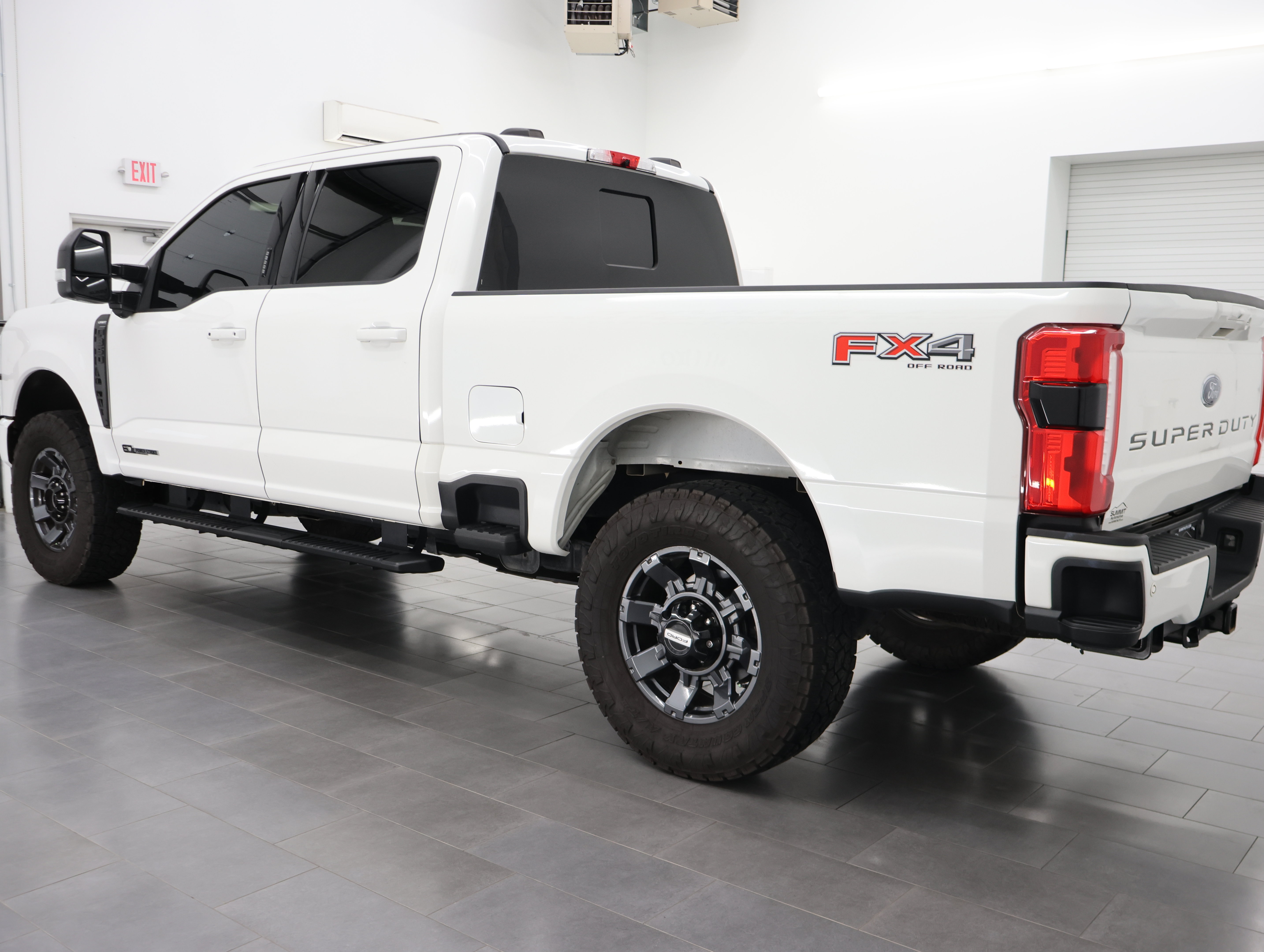Used 2024 Ford F350 Lariat w/ Lariat Ultimate Package AWD/4WD image 6