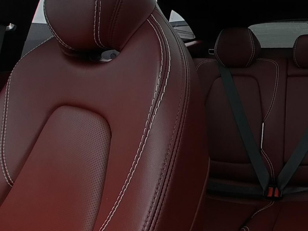 Used 2021 Aston Martin DBX AWD/4WD image 31