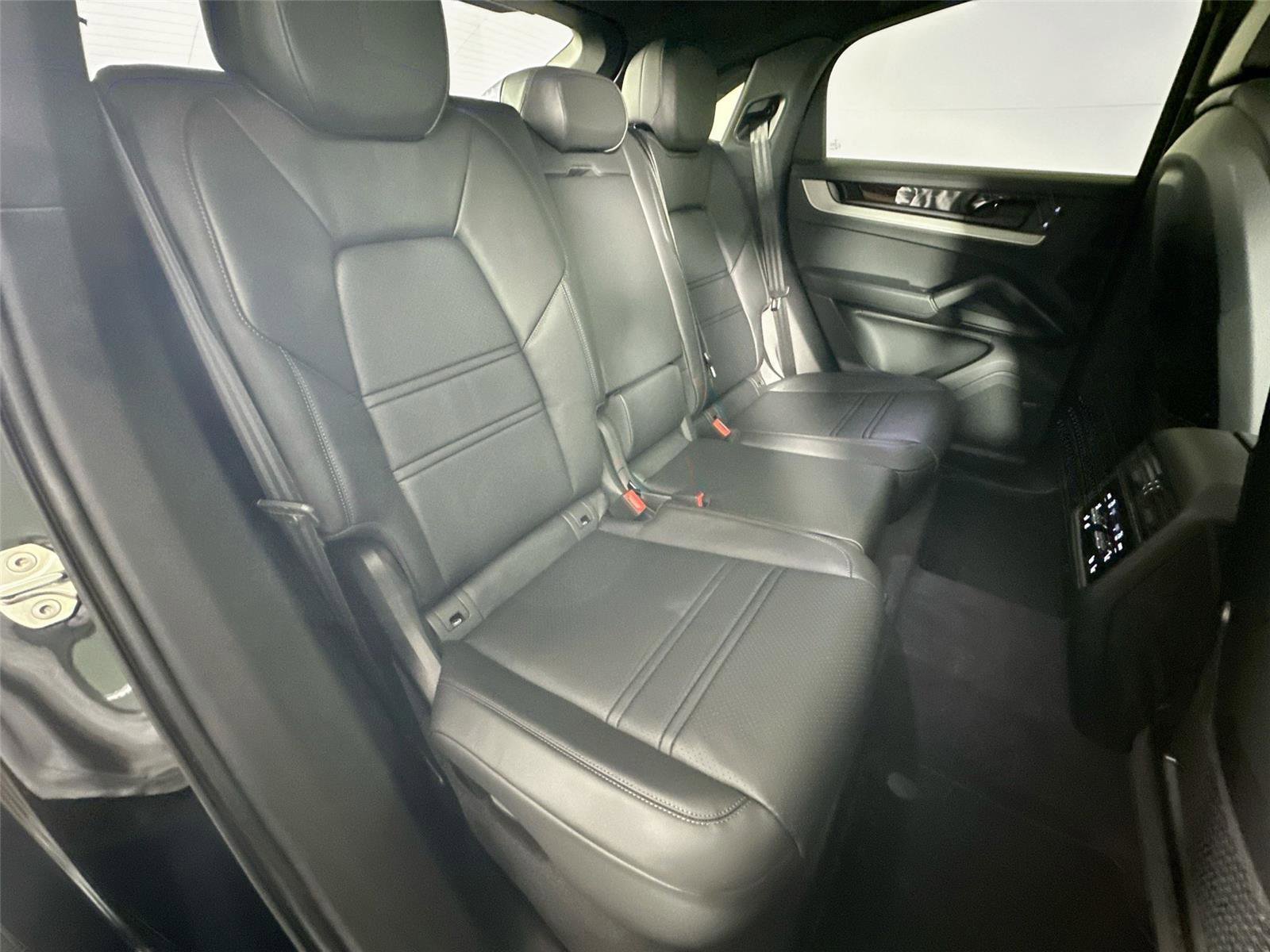 Certified 2025 Porsche Cayenne S AWD/4WD image 27