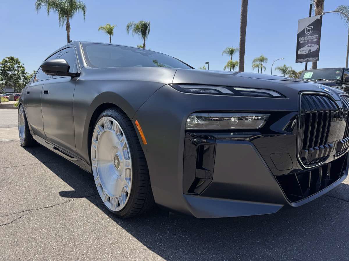 Used 2026 BMW 740i w/ Premium Package RWD image 10