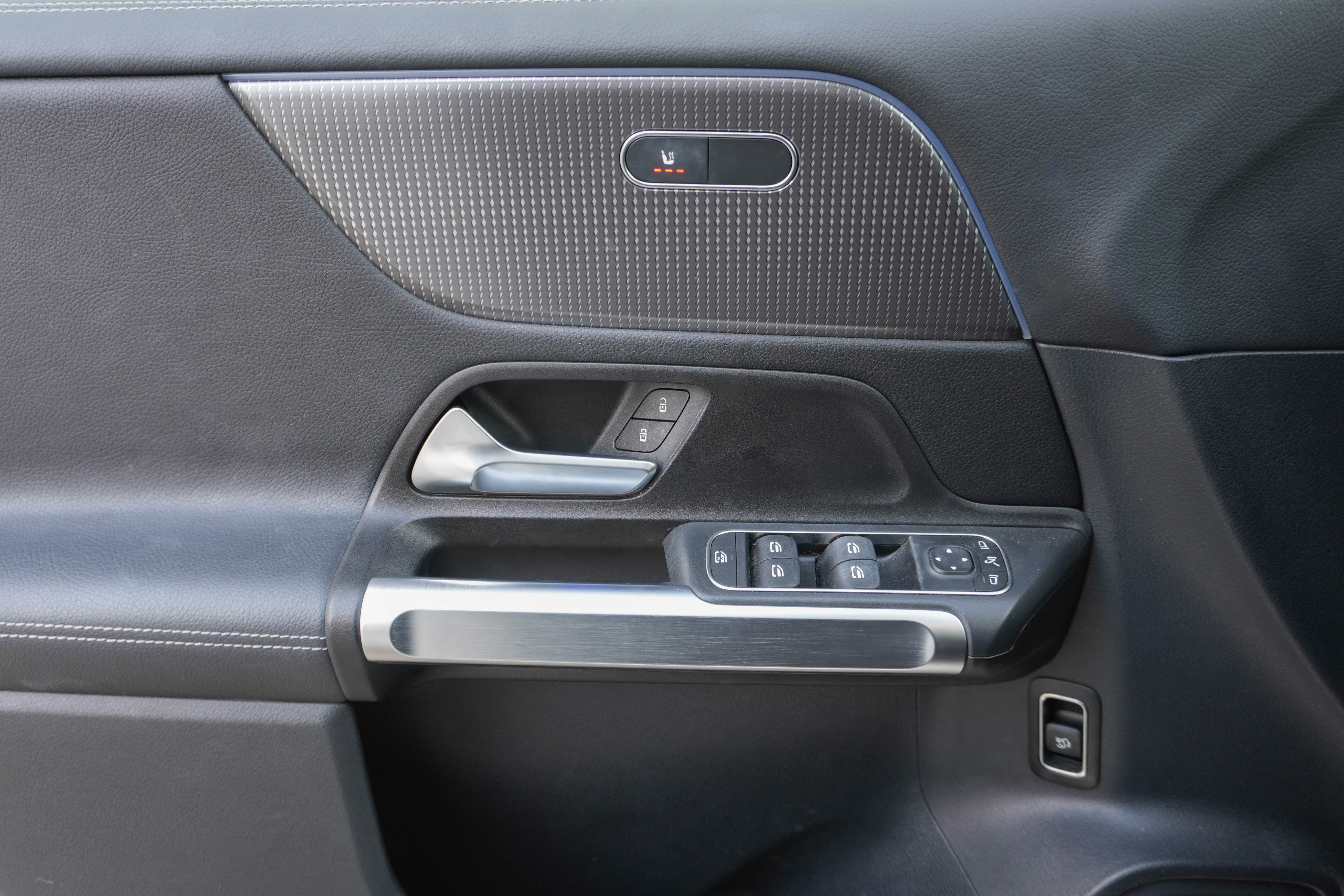 Used 2022 Mercedes-Benz GLB 250 4MATIC image 29