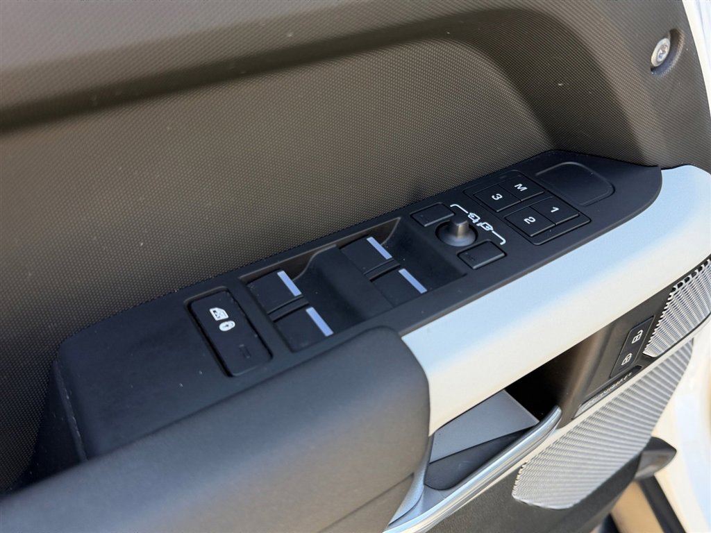 Used 2024 Land Rover Defender 130 S image 13