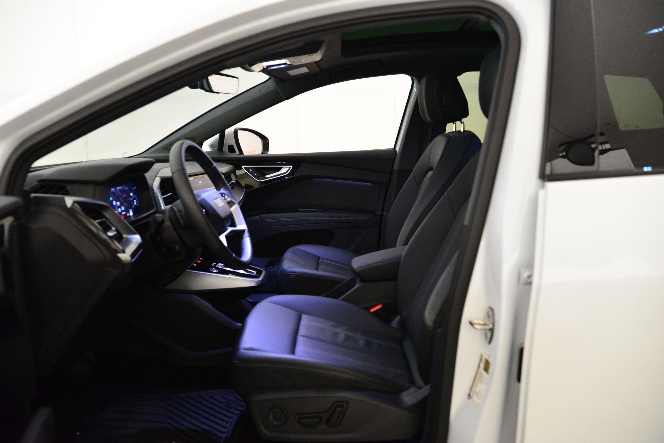 Used 2025 Audi Q4 e-tron Prestige w/ Black Optic Package image 24