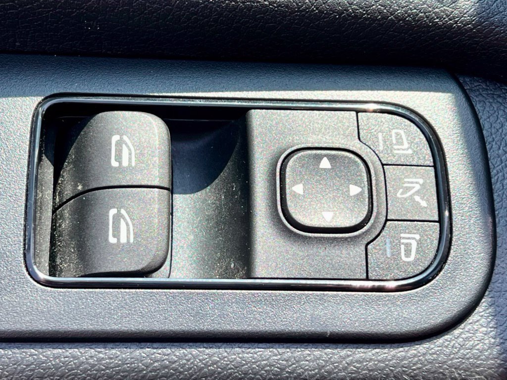 Used 2025 Mercedes-Benz Sprinter 2500 image 31