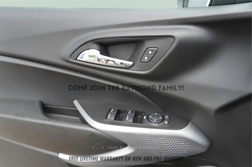 Used 2025 Chevrolet Trax LS w/ LS Convenience Package image 23