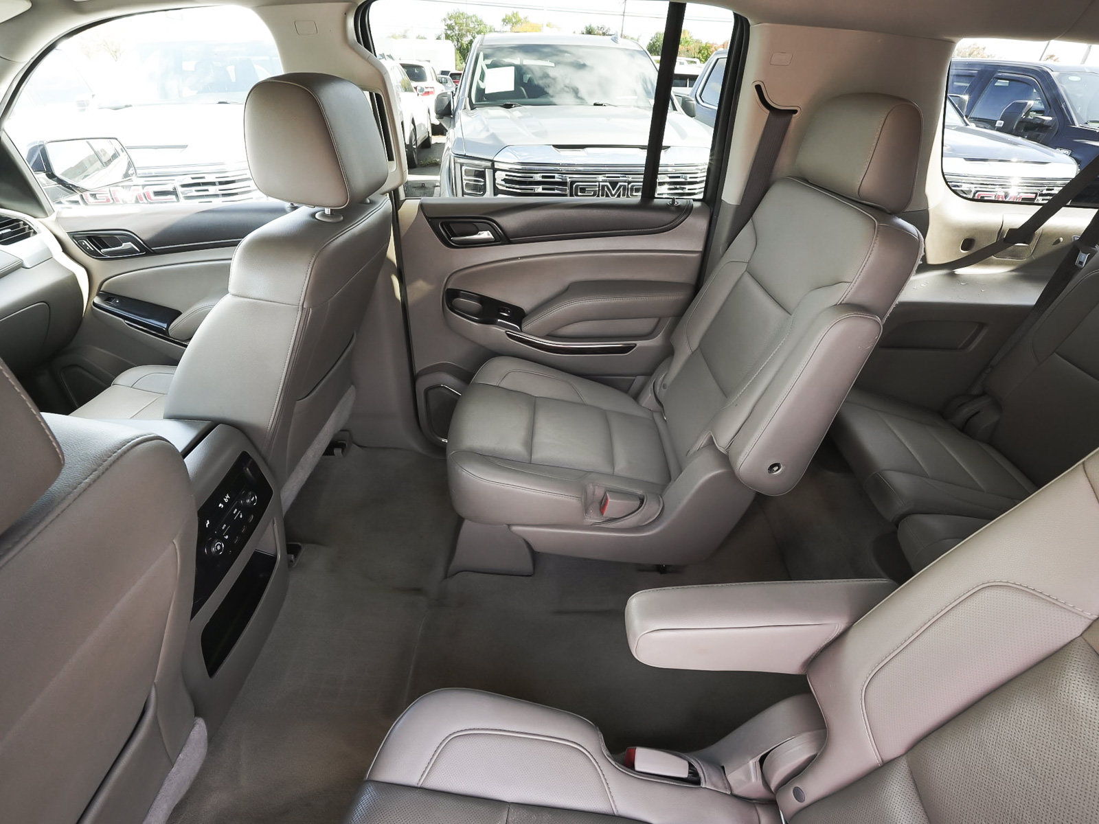 Used 2018 GMC Yukon XL SLT w/ Premium Edition AWD/4WD image 37