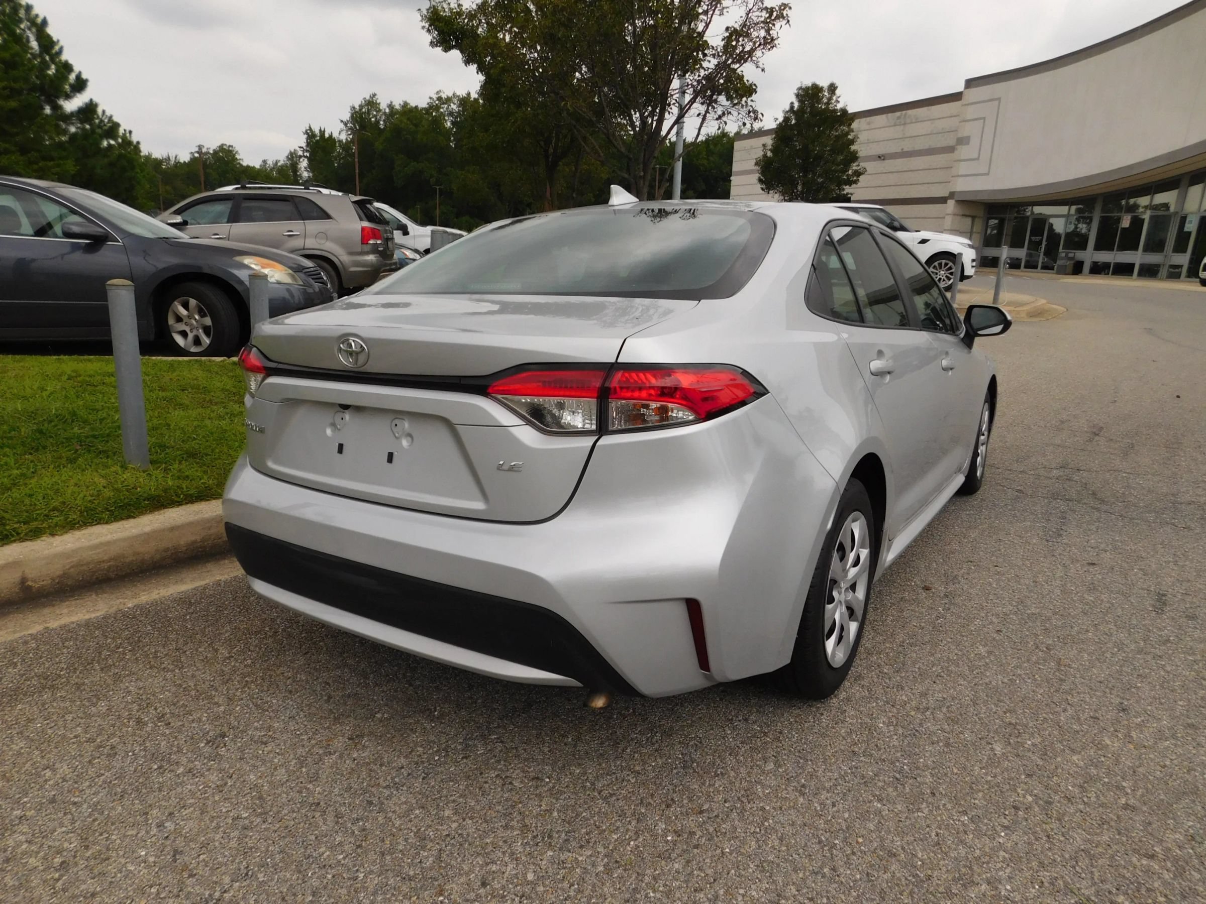 Used 2022 Toyota Corolla LE FWD image 6