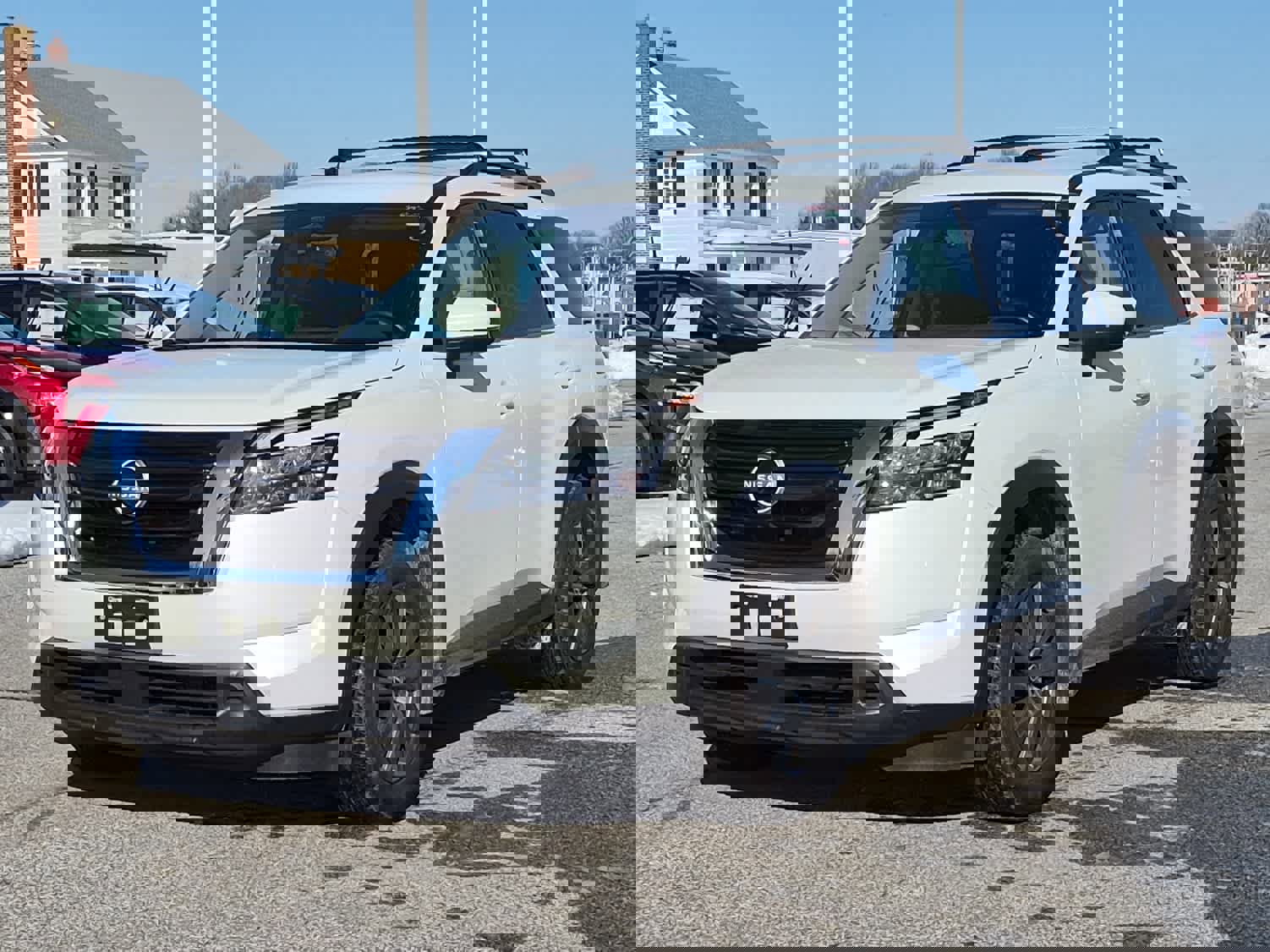 Used 2024 Nissan Pathfinder SV image 1