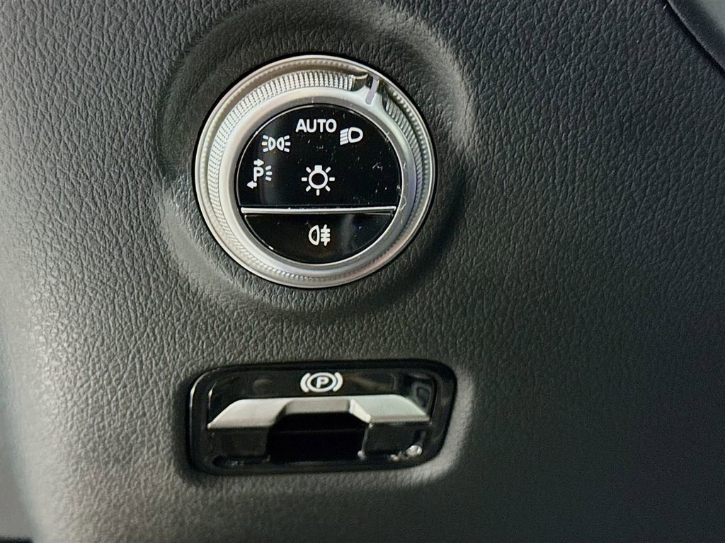 Used 2026 Mercedes-Benz C 300 4MATIC Sedan image 10