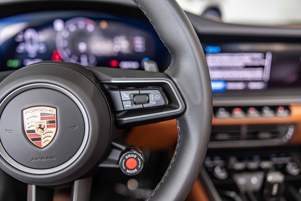 Used 2025 Porsche 911 Carrera image 25