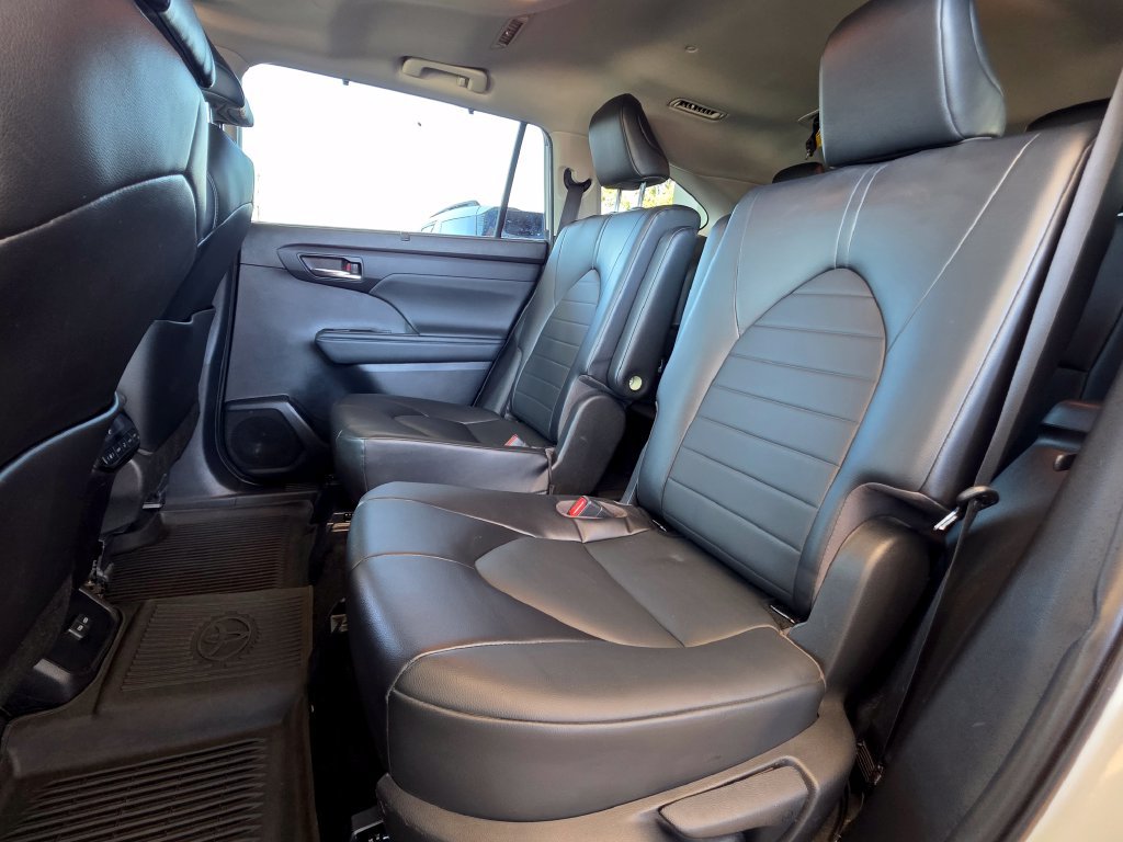 Used 2022 Toyota Highlander XLE AWD/4WD image 22
