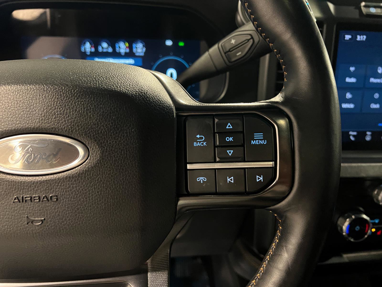 Used 2024 Ford F250 Platinum image 14