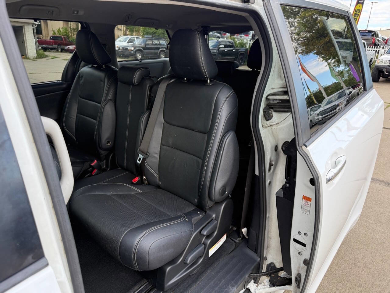 Used 2017 Toyota Sienna SE Premium image 14