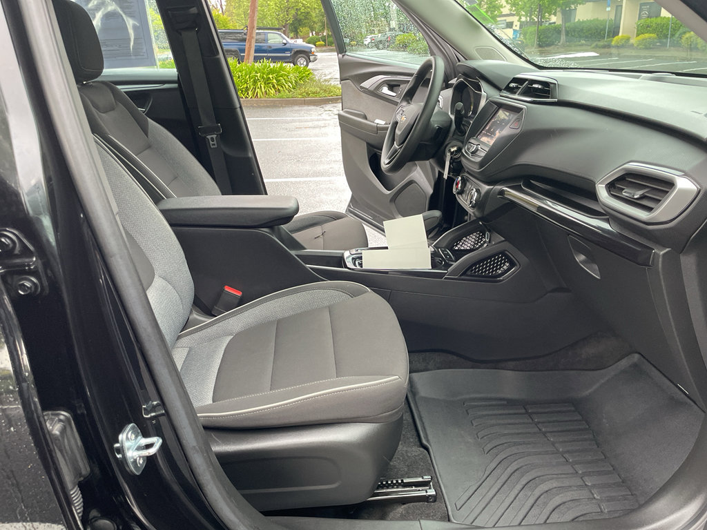 Used 2023 Chevrolet TrailBlazer LS image 41
