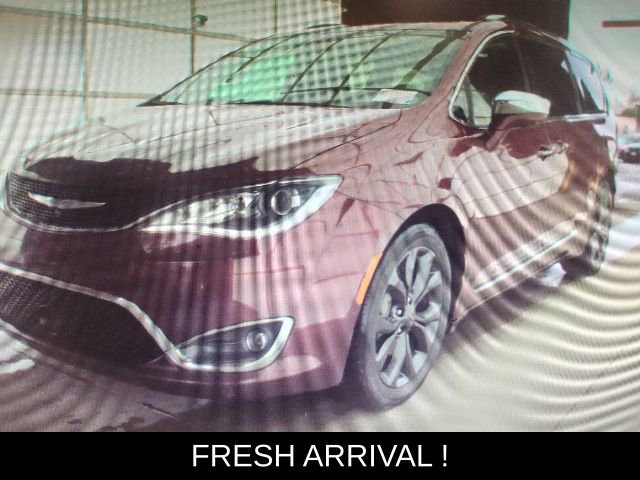 Used 2019 Chrysler Pacifica Limited FWD image 2