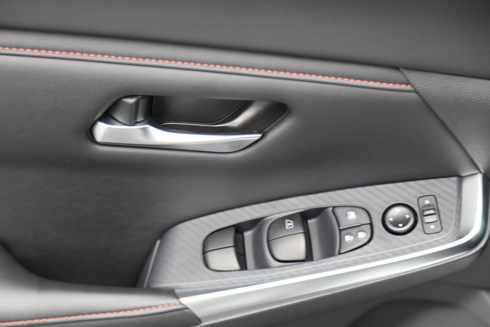 Used 2025 Nissan Sentra SR w/ SR Premium Package image 6