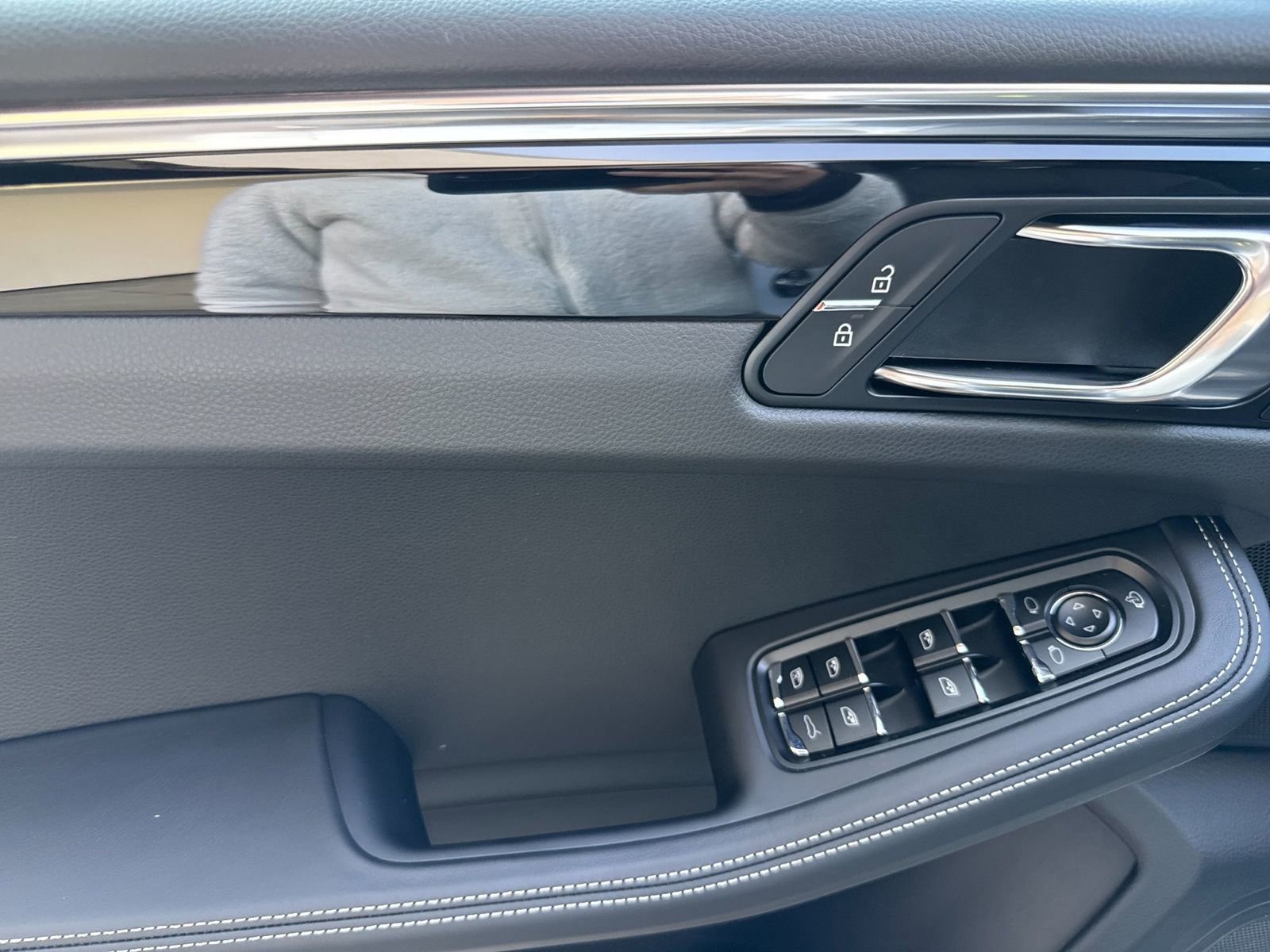 New 2026 Porsche Macan Turbo image 12