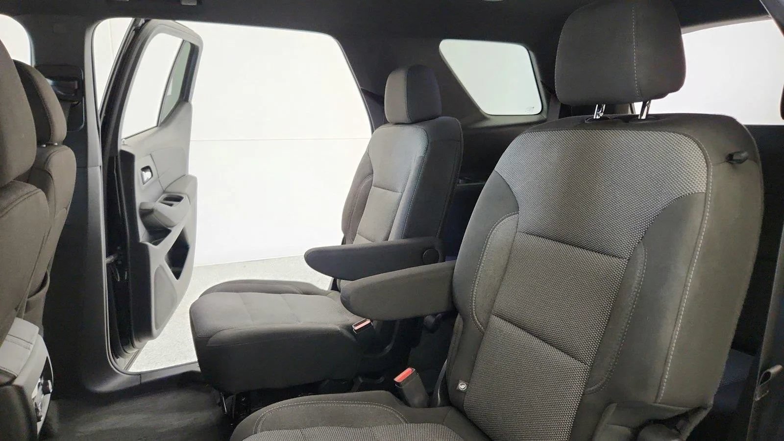 Used 2023 Chevrolet Traverse LT FWD image 30
