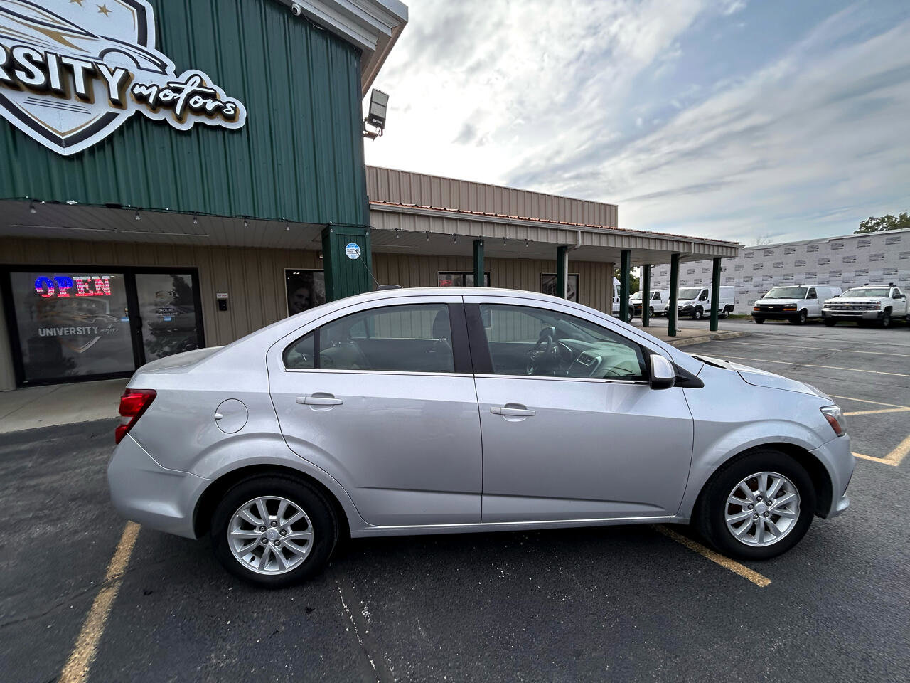 Used 2017 Chevrolet Sonic LT image 2