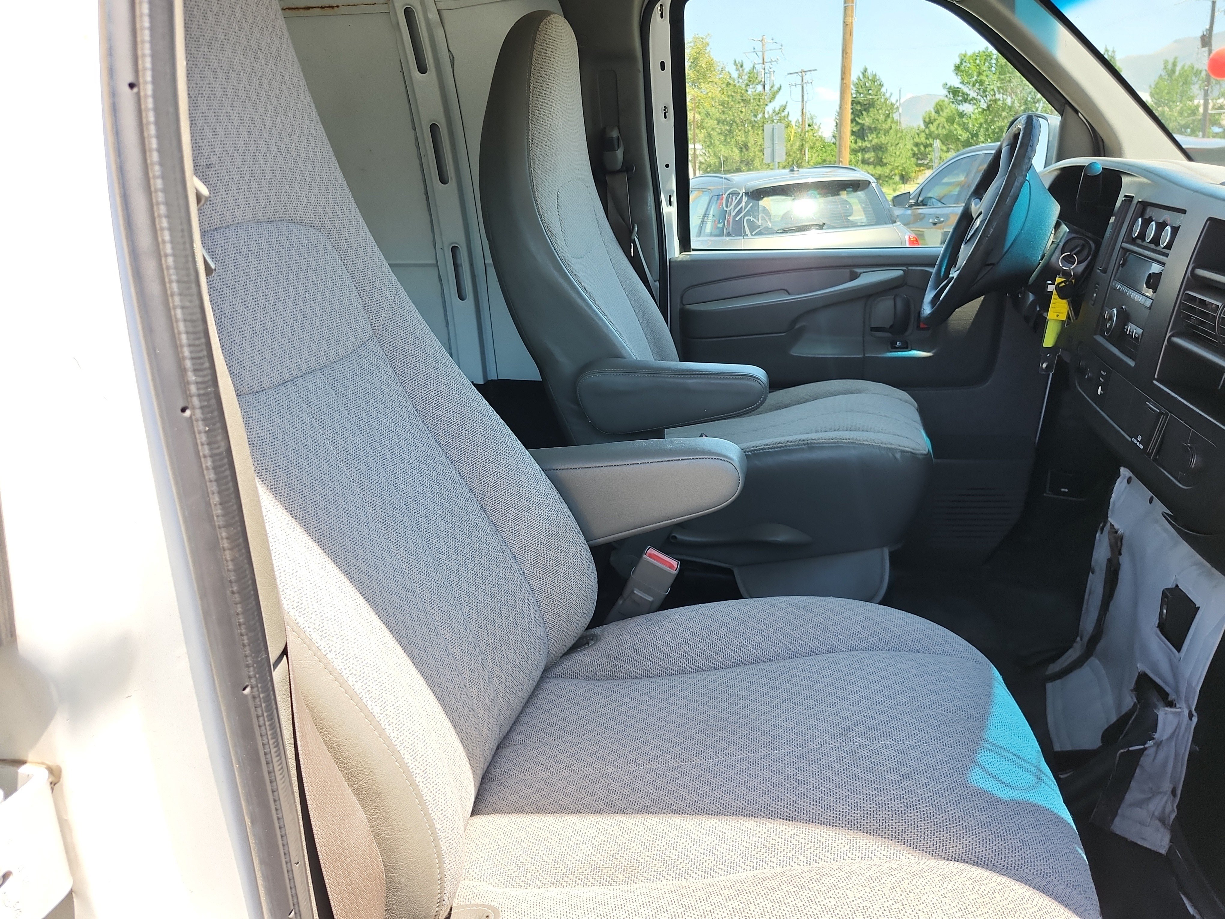 Used 2015 Chevrolet Express 3500 Extended RWD image 18