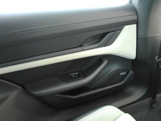 Used 2022 Porsche Taycan RWD image 31