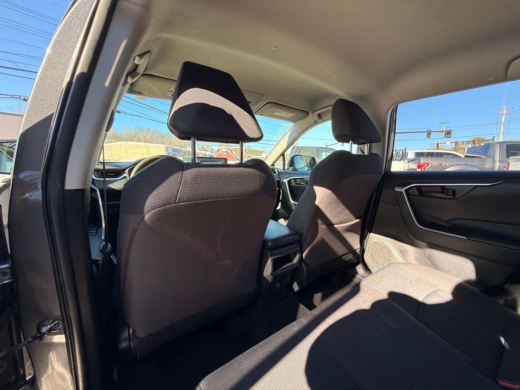 Used 2019 Toyota RAV4 LE w/ Carpet Mat Package image 16