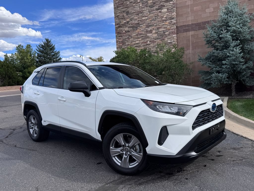 Used 2022 Toyota RAV4 LE AWD/4WD image 2