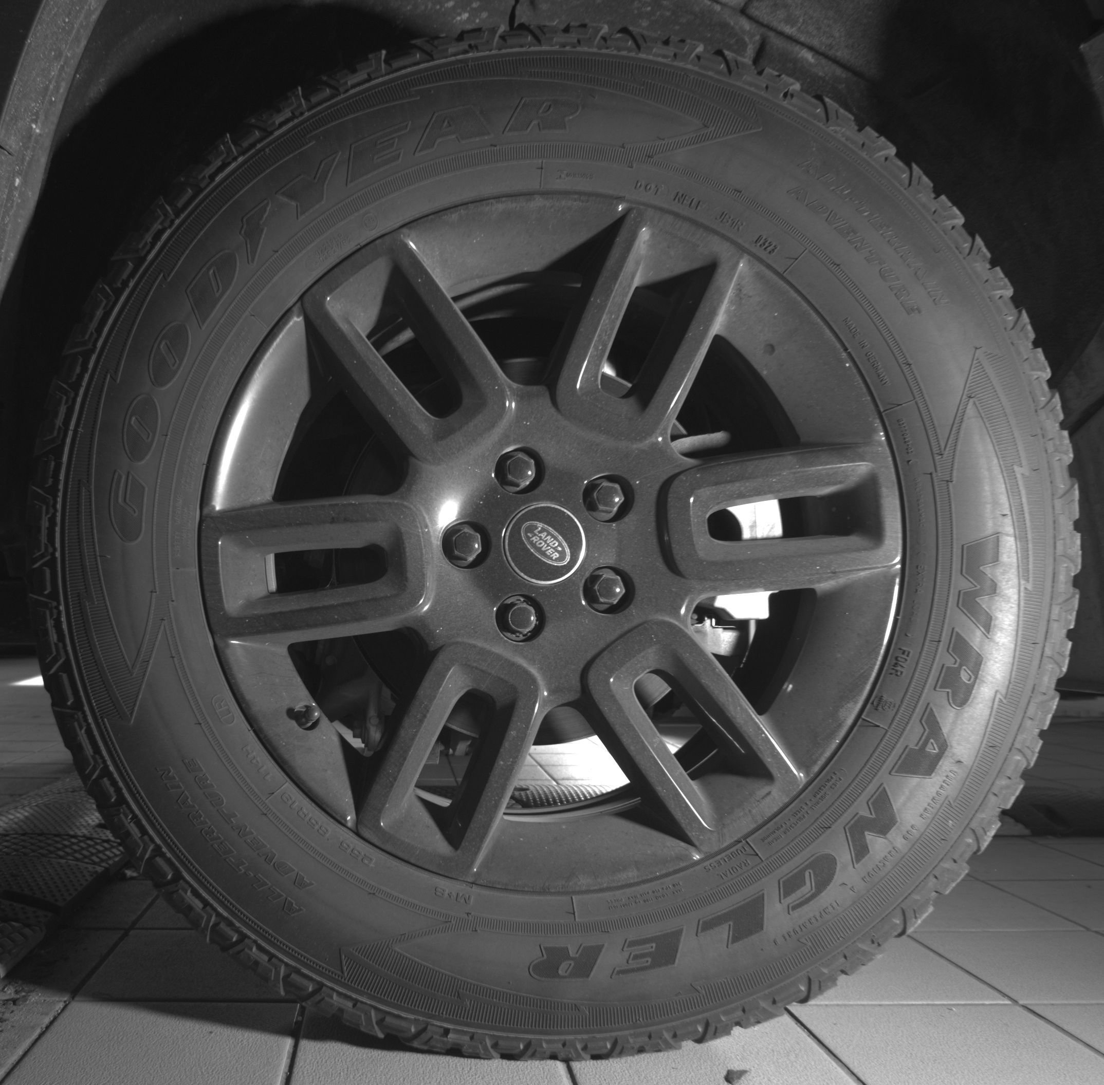 Used 2023 Land Rover Defender 110 S AWD/4WD image 27
