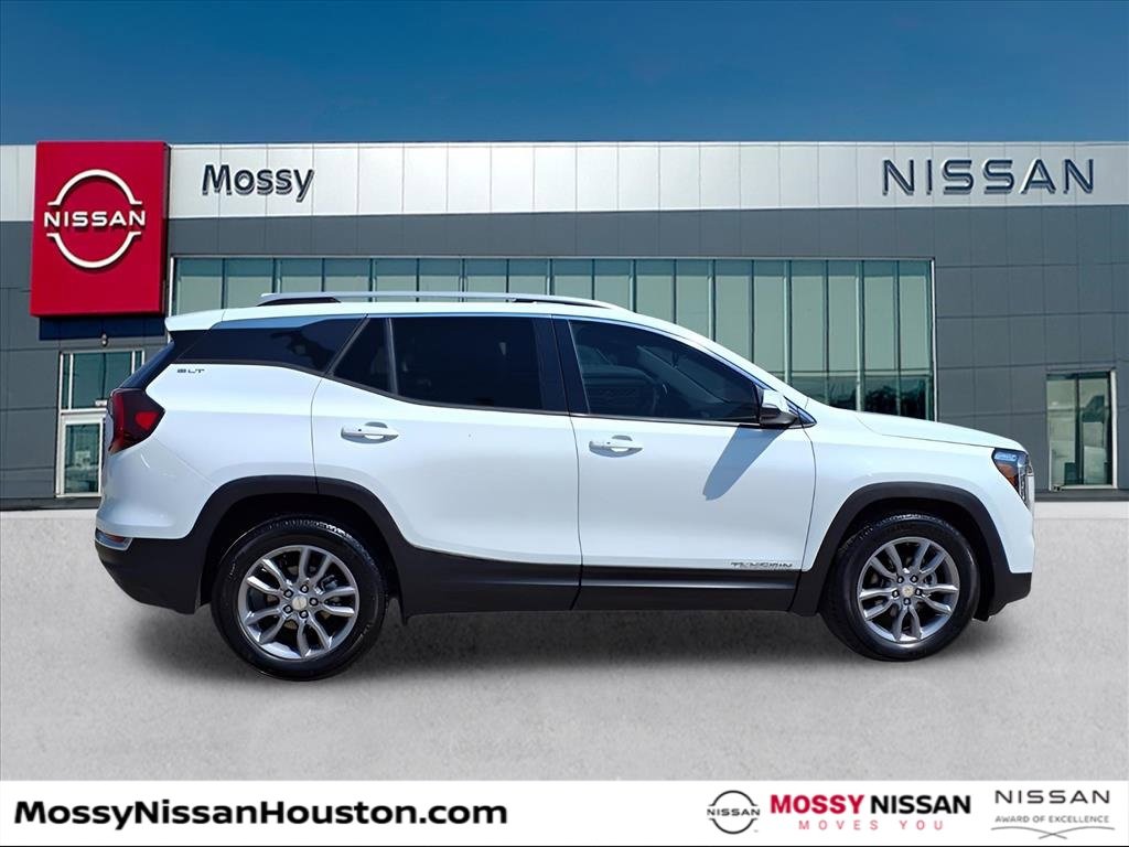 Used 2024 GMC Terrain SLT image 8