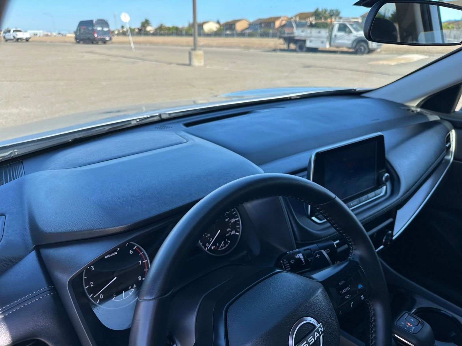 Used 2025 Nissan Rogue SV image 35