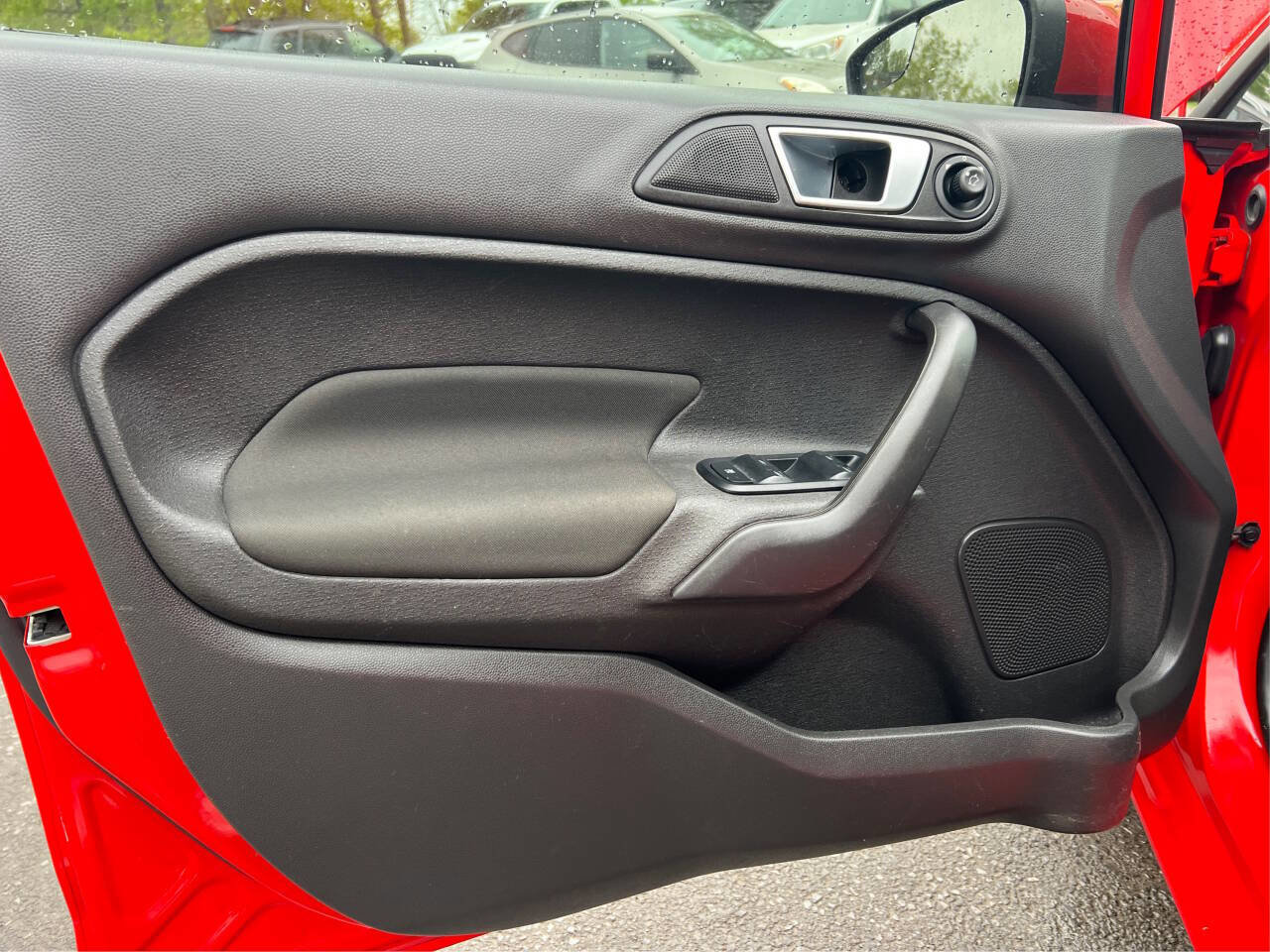 Used 2015 Ford Fiesta SE image 17