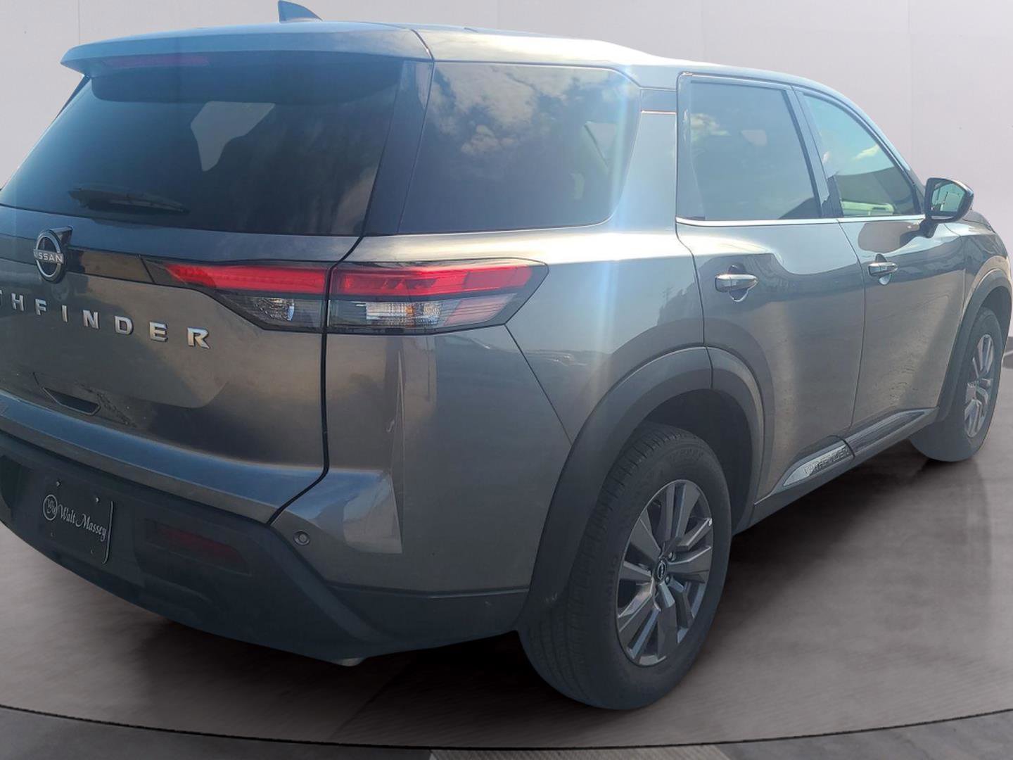 Used 2024 Nissan Pathfinder S image 4