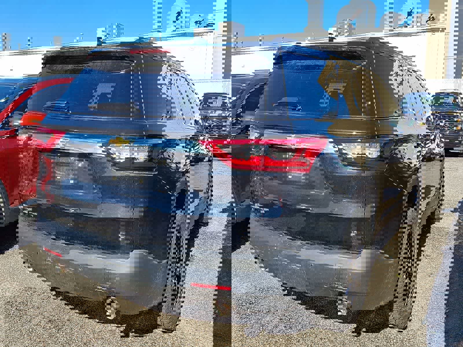 Used 2019 Chevrolet Traverse LT image 3