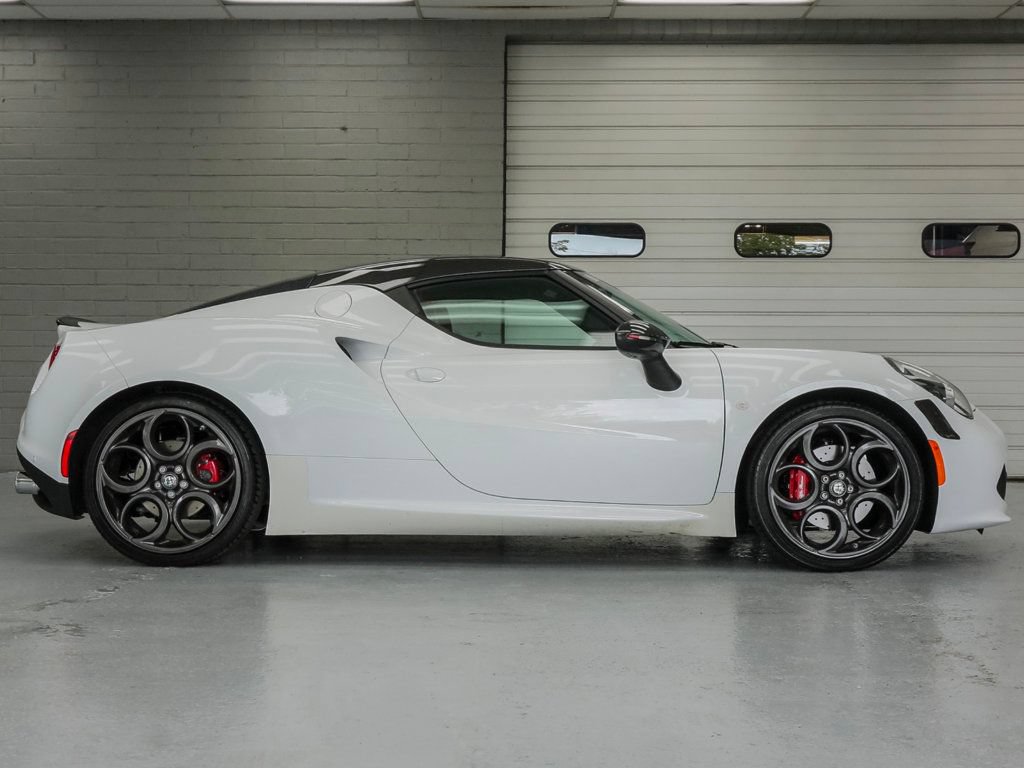 Used 2018 Alfa Romeo 4C Coupe w/ Coupe Track Package 1 RWD image 3